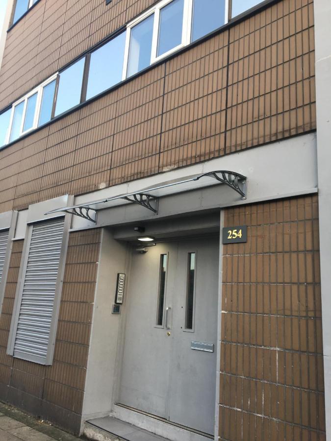 Flats Near Football Clubs Liverpool Exterior photo